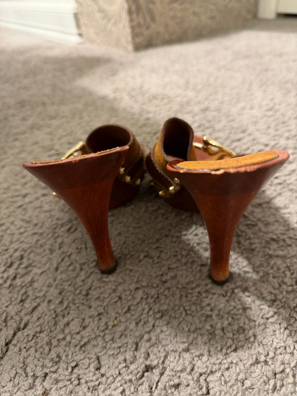 Women’s Gucci Brown Suede Horsebit Mule Sandals with Gold Hardware - Picture 7 of 10